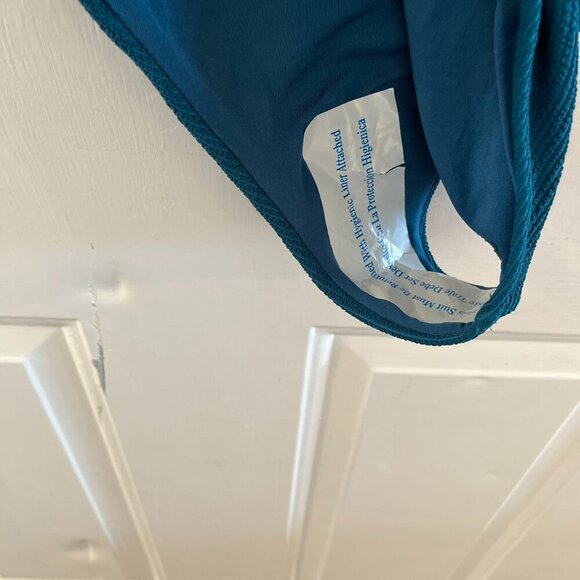 Vitamin A Woman's Plus-Size Blue One-Piece Swim Suit Sz XXL - Picture 6 of 11